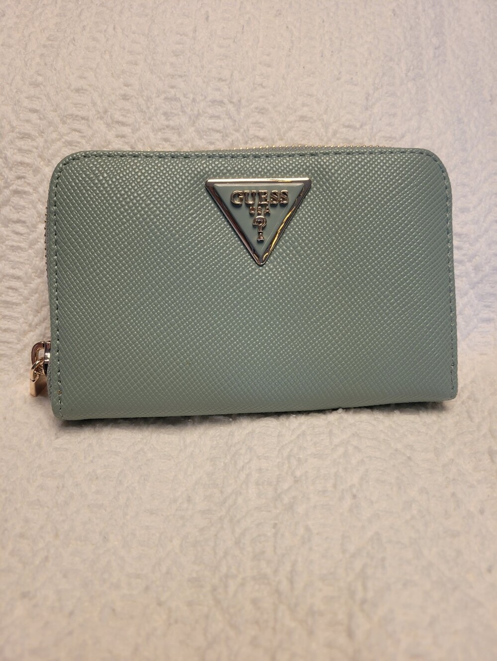 NWT GUESS Mint Green Zip-Around Wallet with Logo